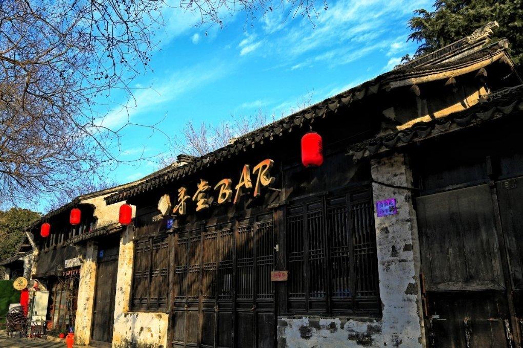 老公说等孩子上幼儿园，我去工作后，他就不给钱我用了，他的钱养孩子，叫我自己赚钱自己用，这样对吗？